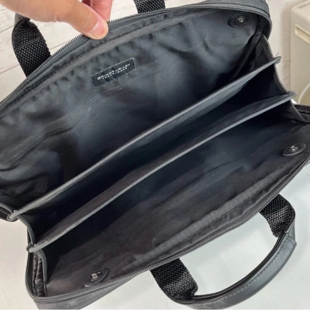 Briggs & Riley 15.4 Slim Brief Sleeve Black Nylon Leather Handles full zip